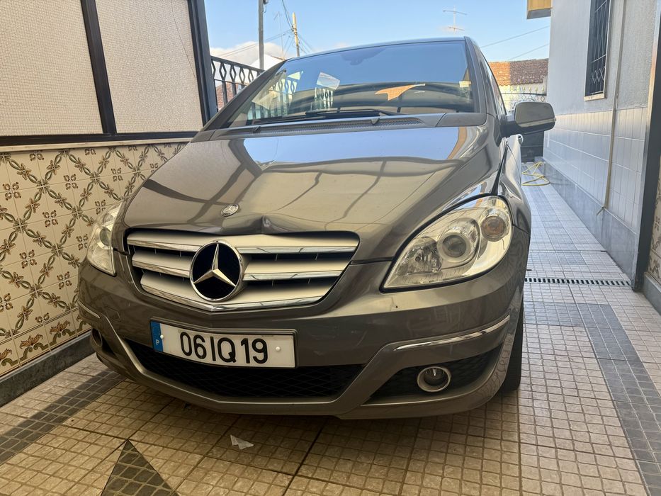 Mercedes Benz B180