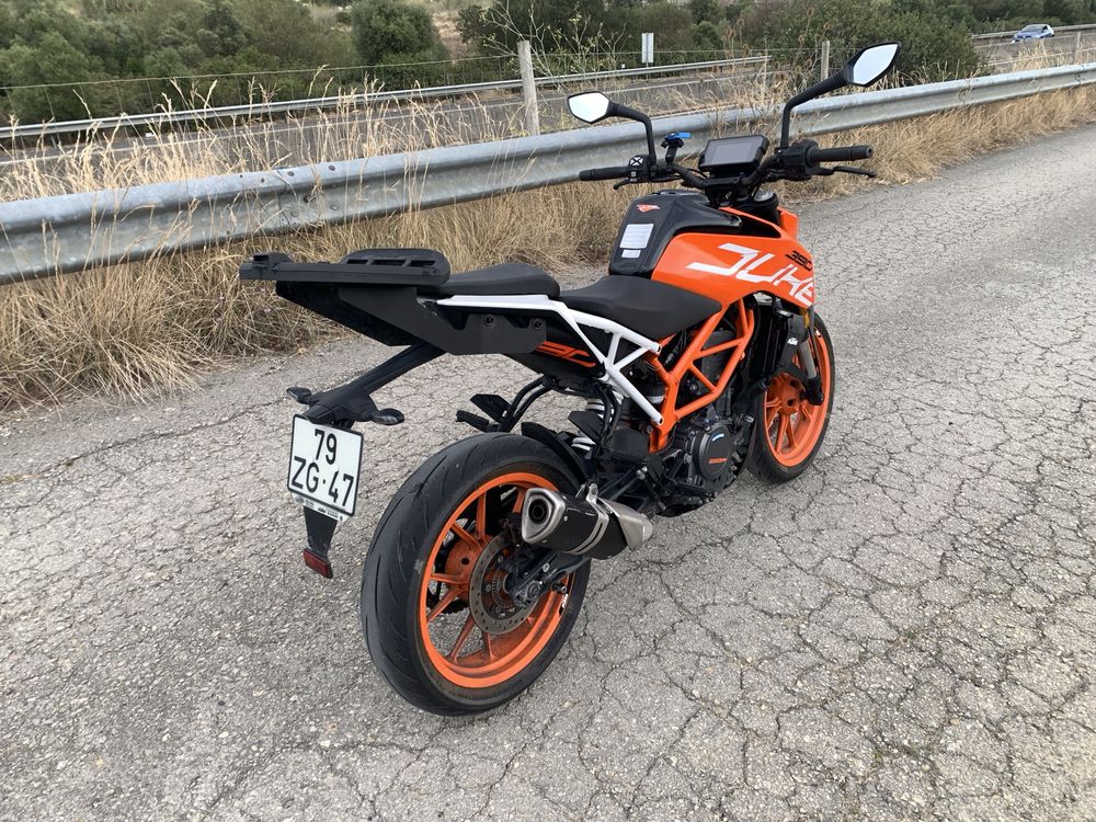 KTM Duke 390   .