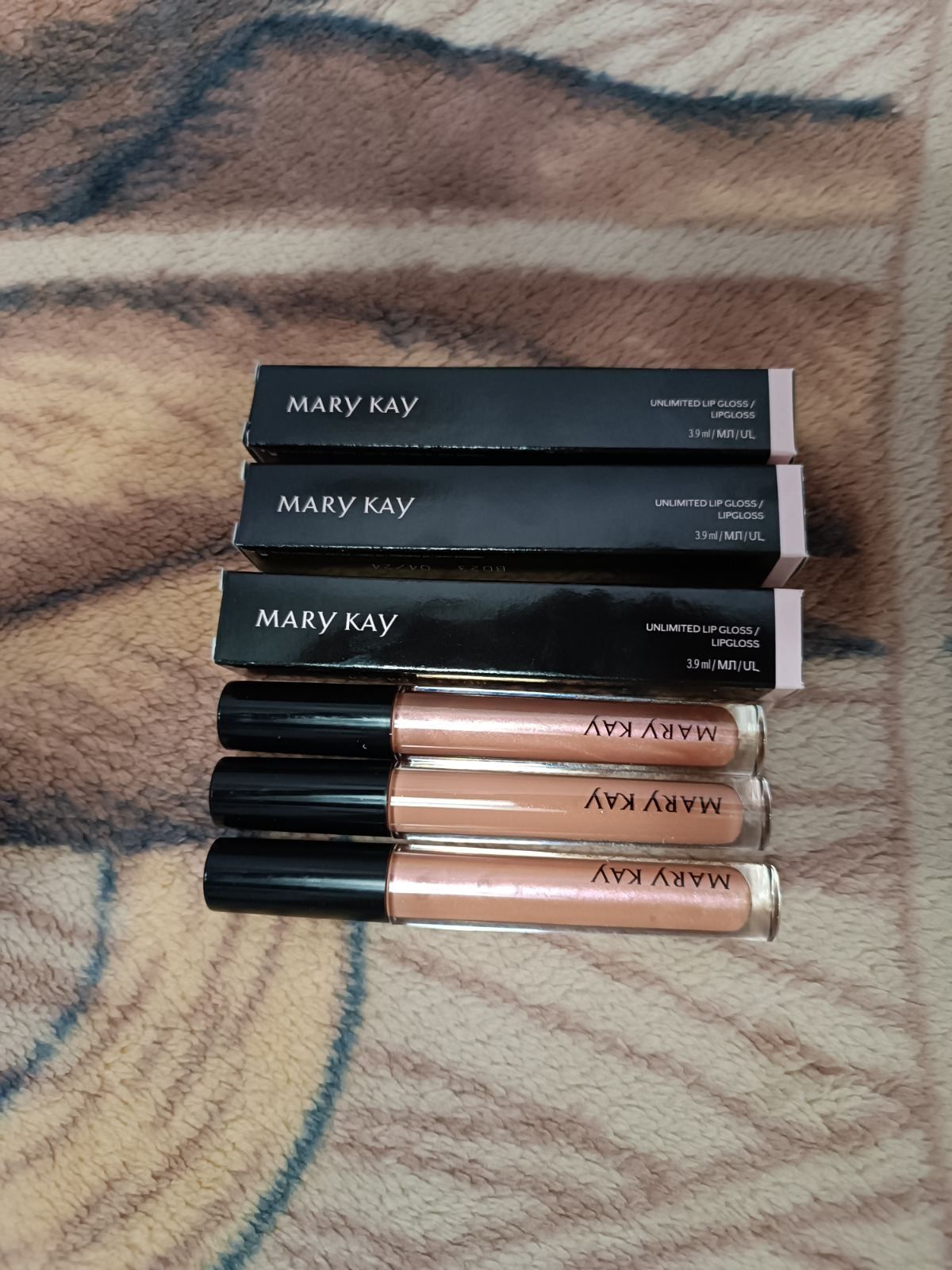 Блиск для губ від Mary kay