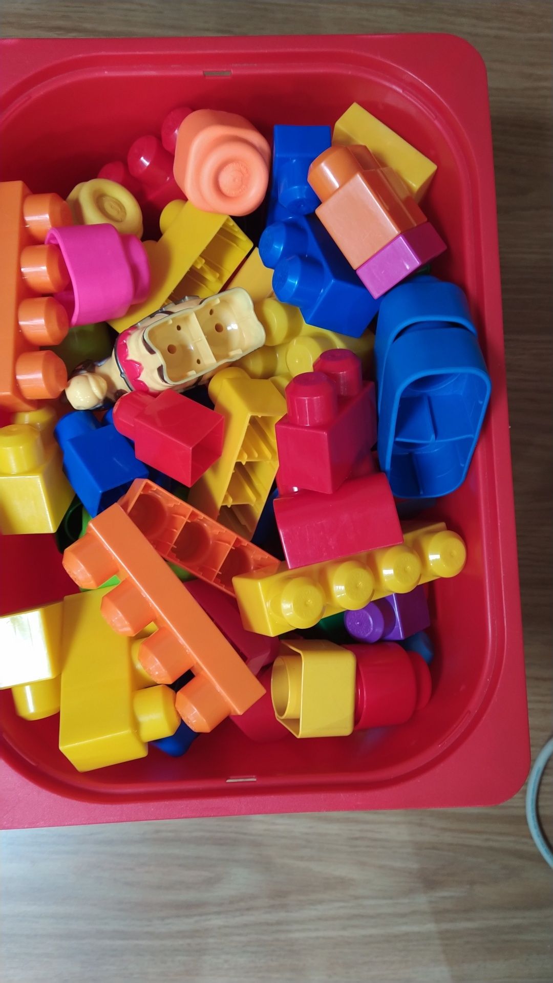 Mega bloks- caixa grande de peças de construção