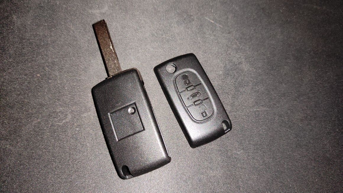 Ключ Peugeot Citroen CE0523
