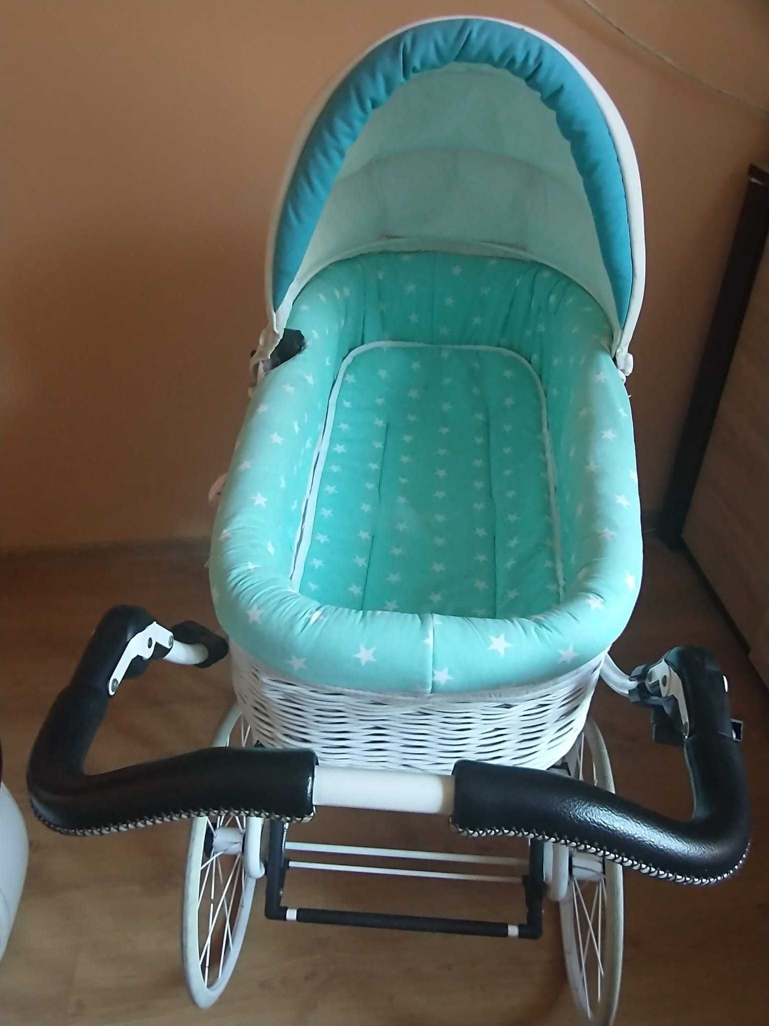 Piękny wózek retro, na chrzest, sesję zdjęciową.