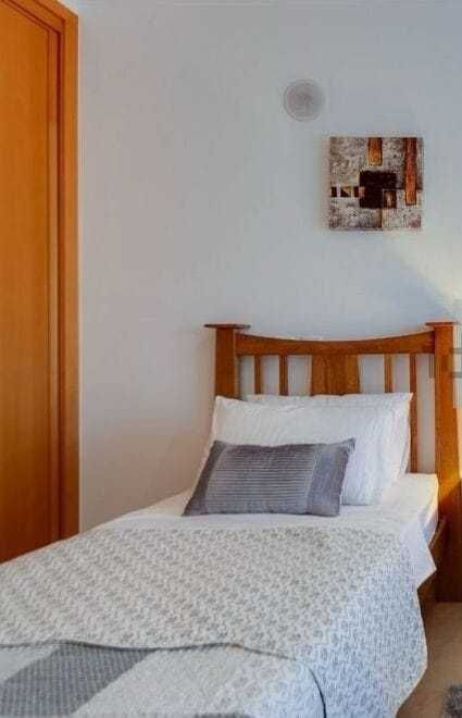 Disponível Quarto Partilhado, Casa Privada