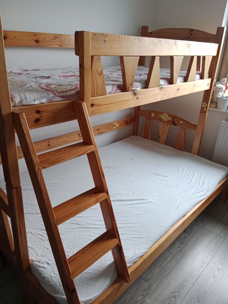 Łóżko piętrowe drewniane 3 osobowe