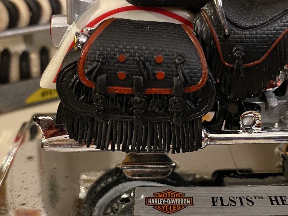 FLSTS Heritage Springer Harley Davidson Maisto 1:18