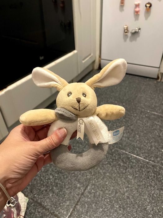 Chocalho Chicco “Sweet Doudou” – Coelhinho Macio para Bebé