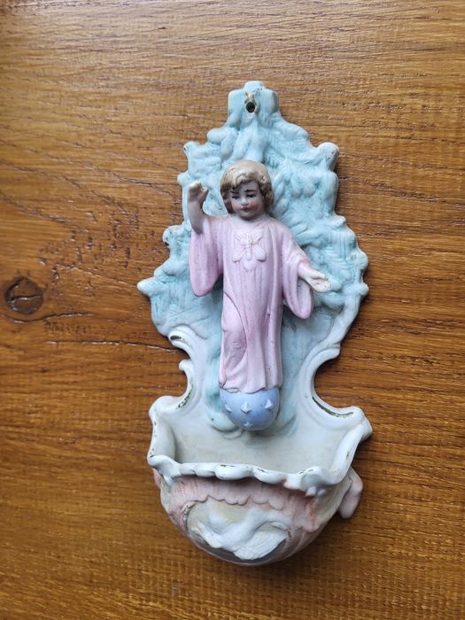 Stara biskwitowa kropielnica Dzieciątko Jezus