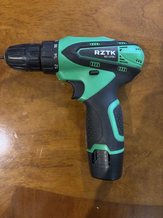 Акумуляторний шуруповерт