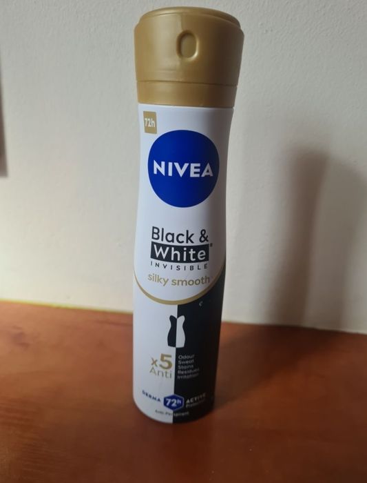 Nivea damski dezodorant antyperspirant w sprayu black and white