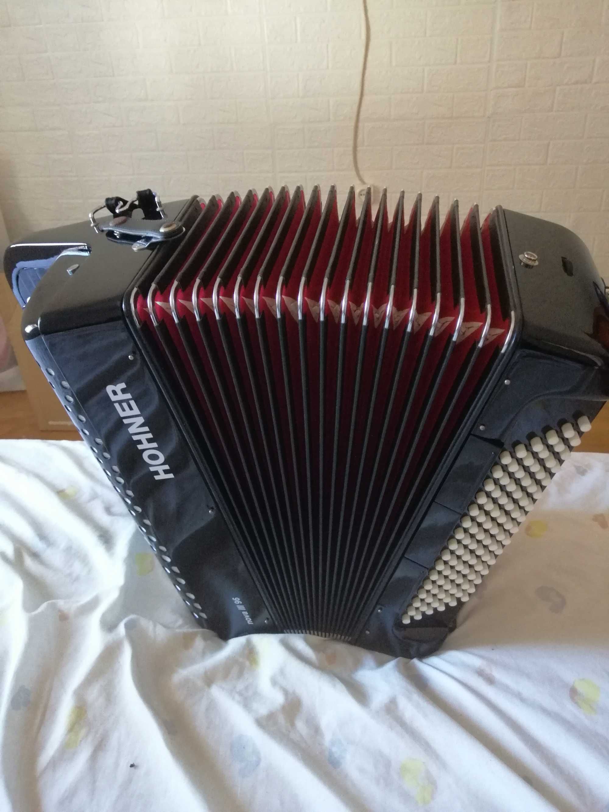 Acordeão Hohner nova III