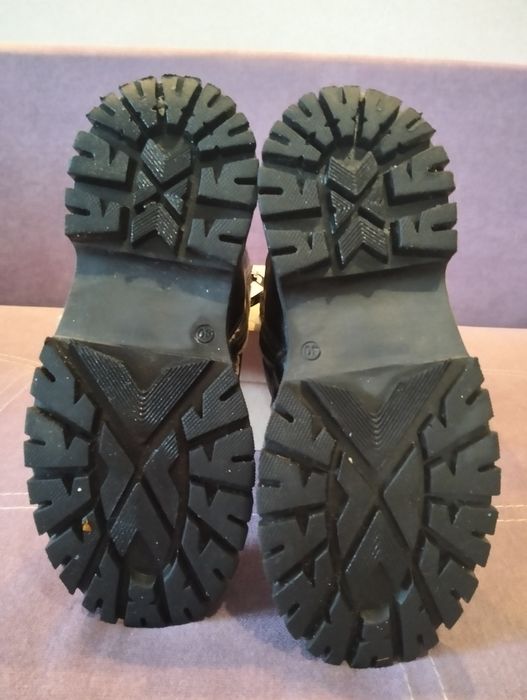 Зимові шкіряні ботінки розмір 39-40