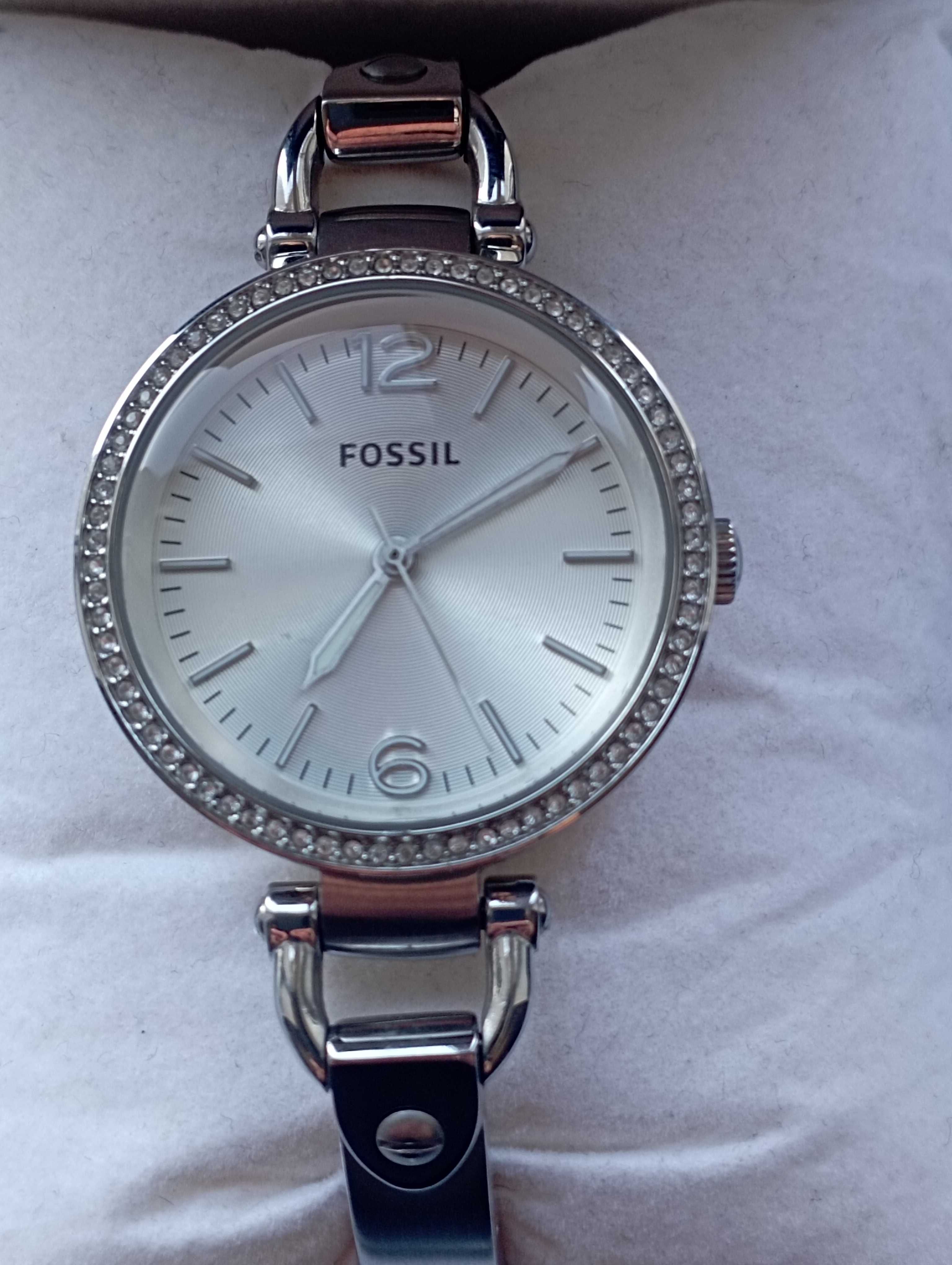 Продам часы  Fossil ,торг уместен.
