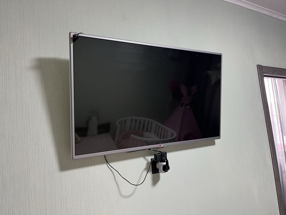 Продам смарт телевизор LG 43”