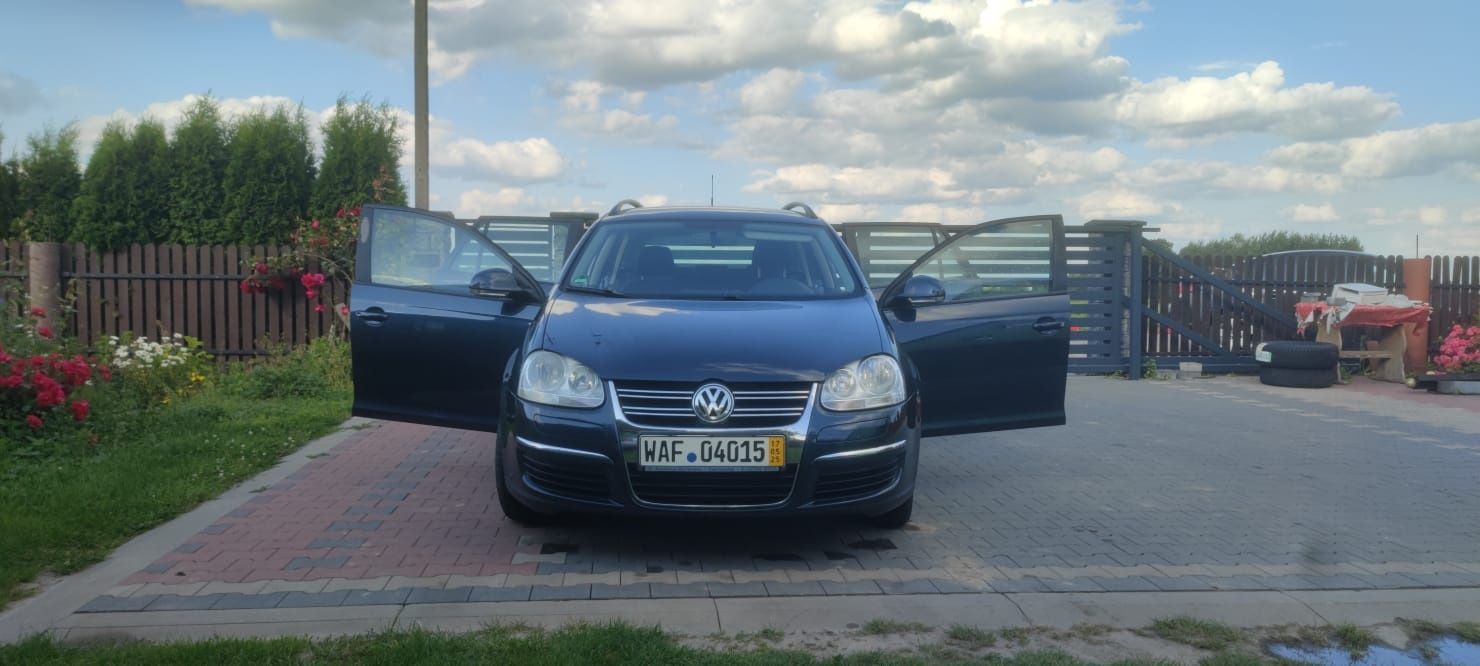 Granatowy vv golf combi