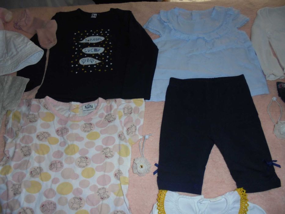lote de roupa de menina o chapéu branco