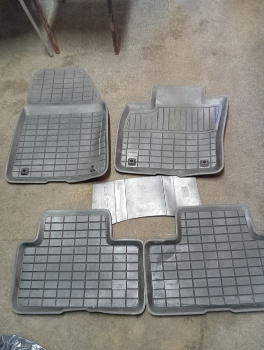 Dywaniki gumowe samochodowe