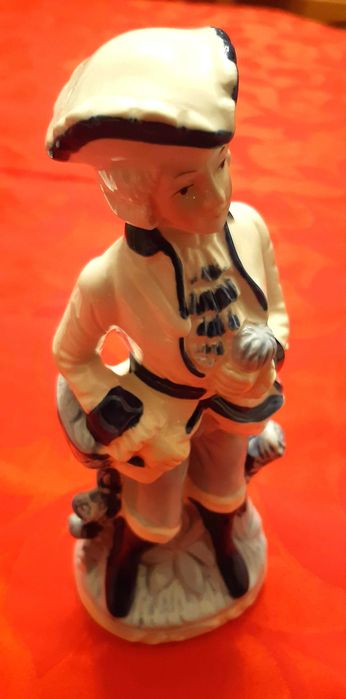 Estatuetas em porcelana