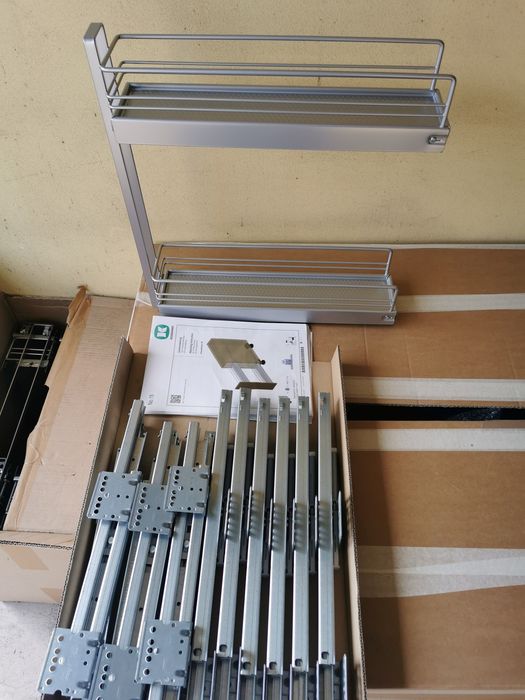 Szuflady cargo wysuwane z mebli do przyczep i kamperów