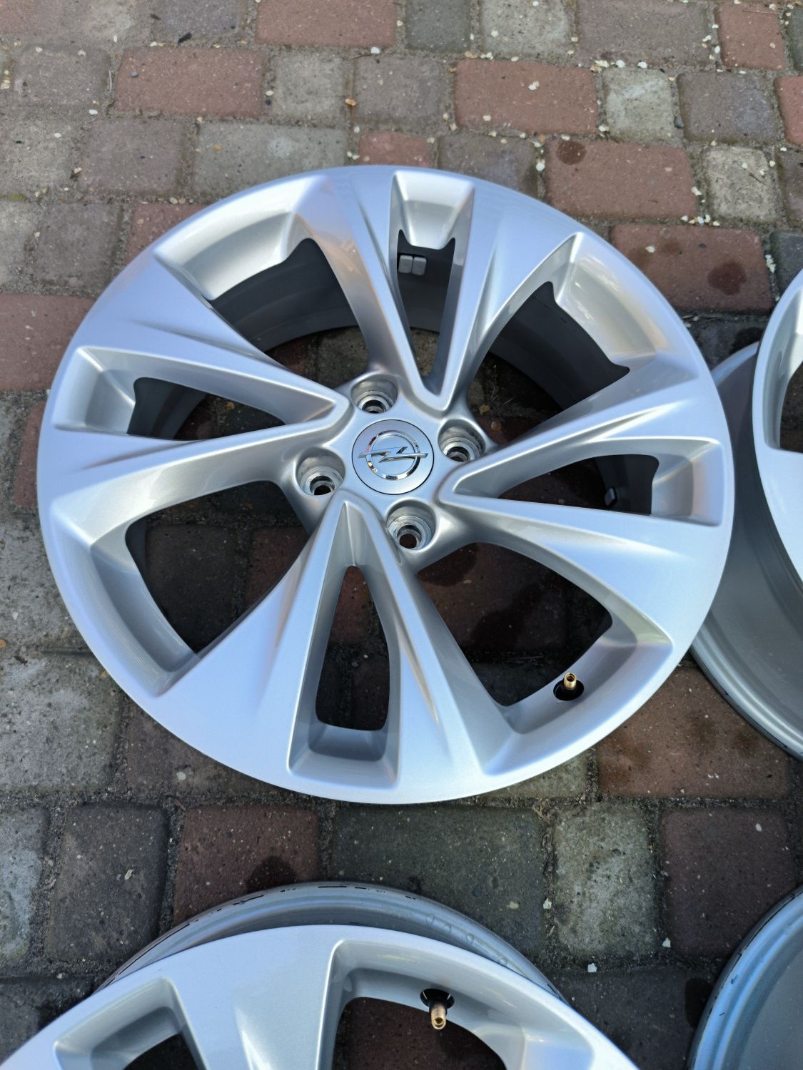 Felgi aluminiowe 17 Opel Crossland X  4x108