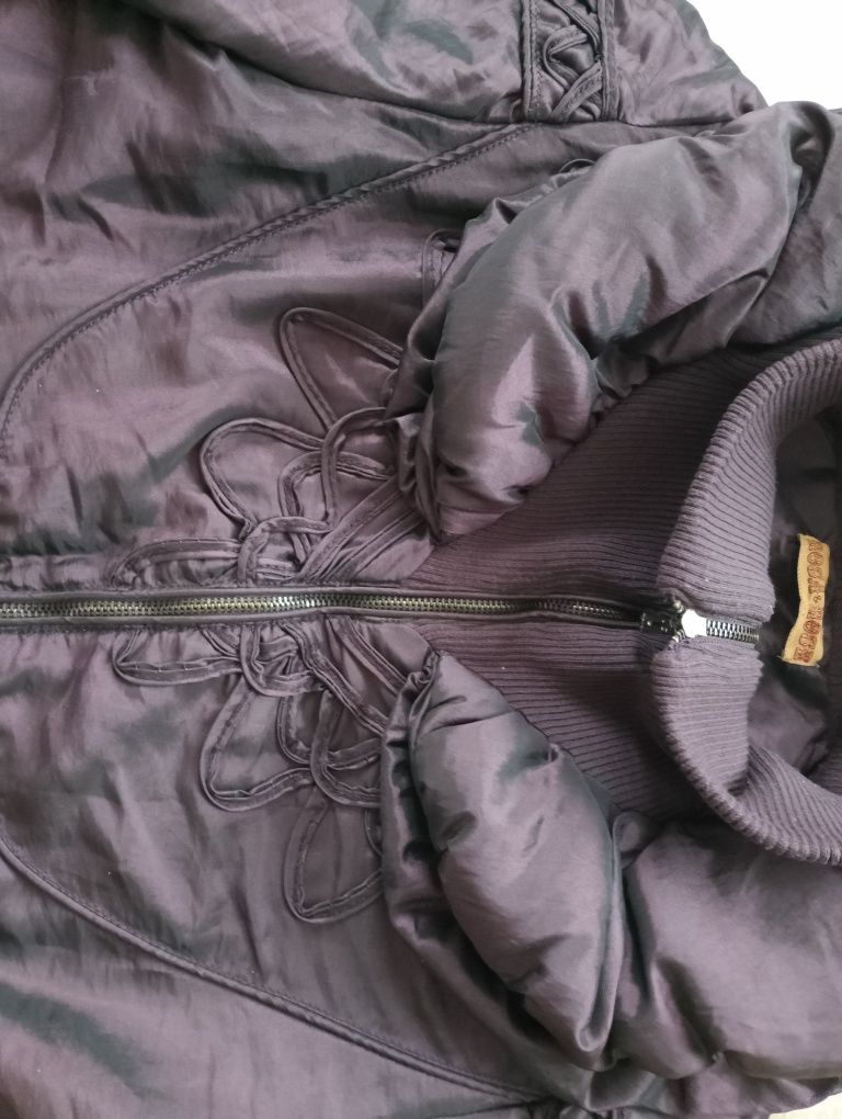 Elegancki płaszcz rozkloszowany dlugi, ciemnofioletowy 40 r.