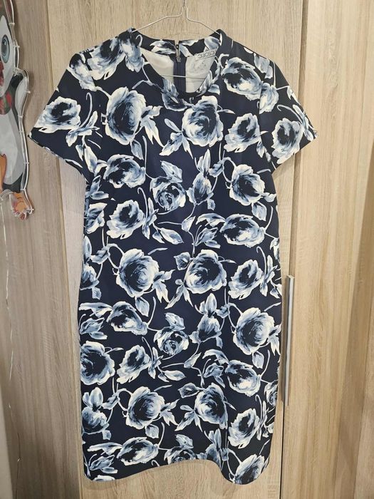 Sukienka w kwiaty quiosque 38