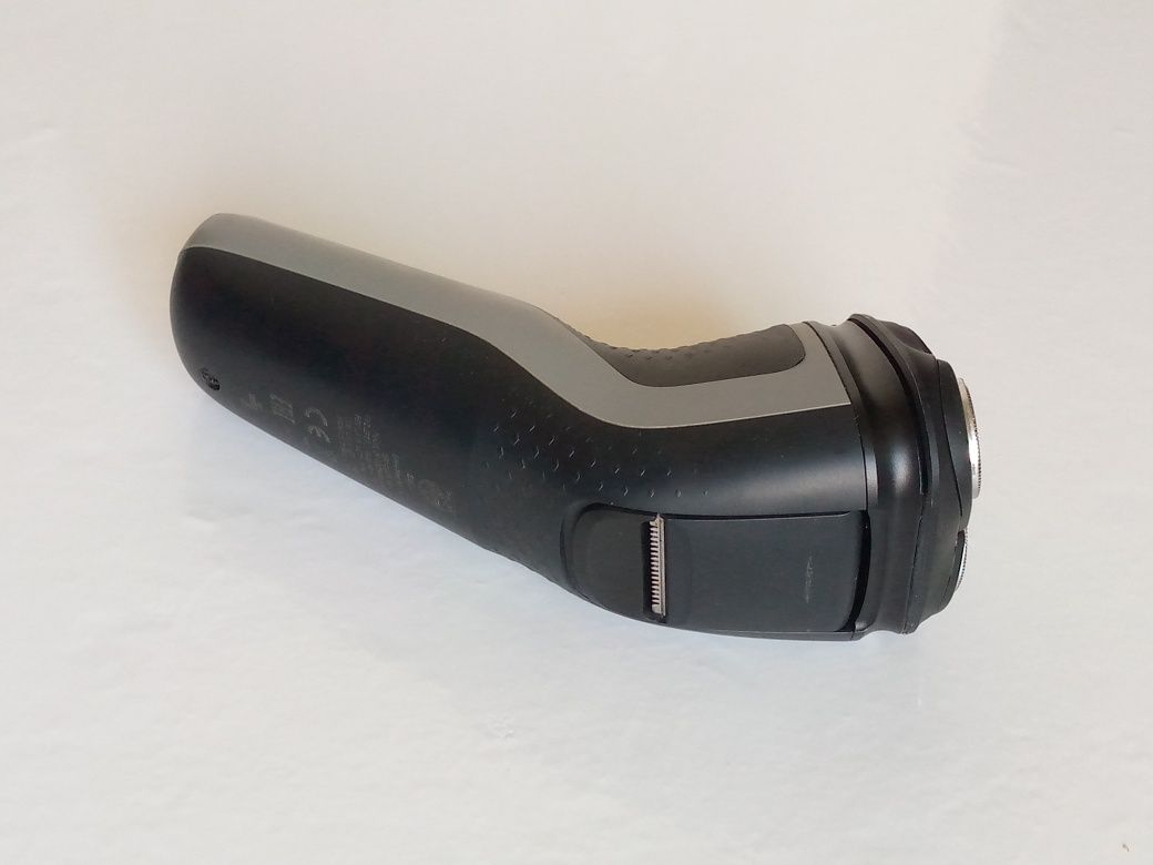 Аккумуляторная электробритва Philips S1231