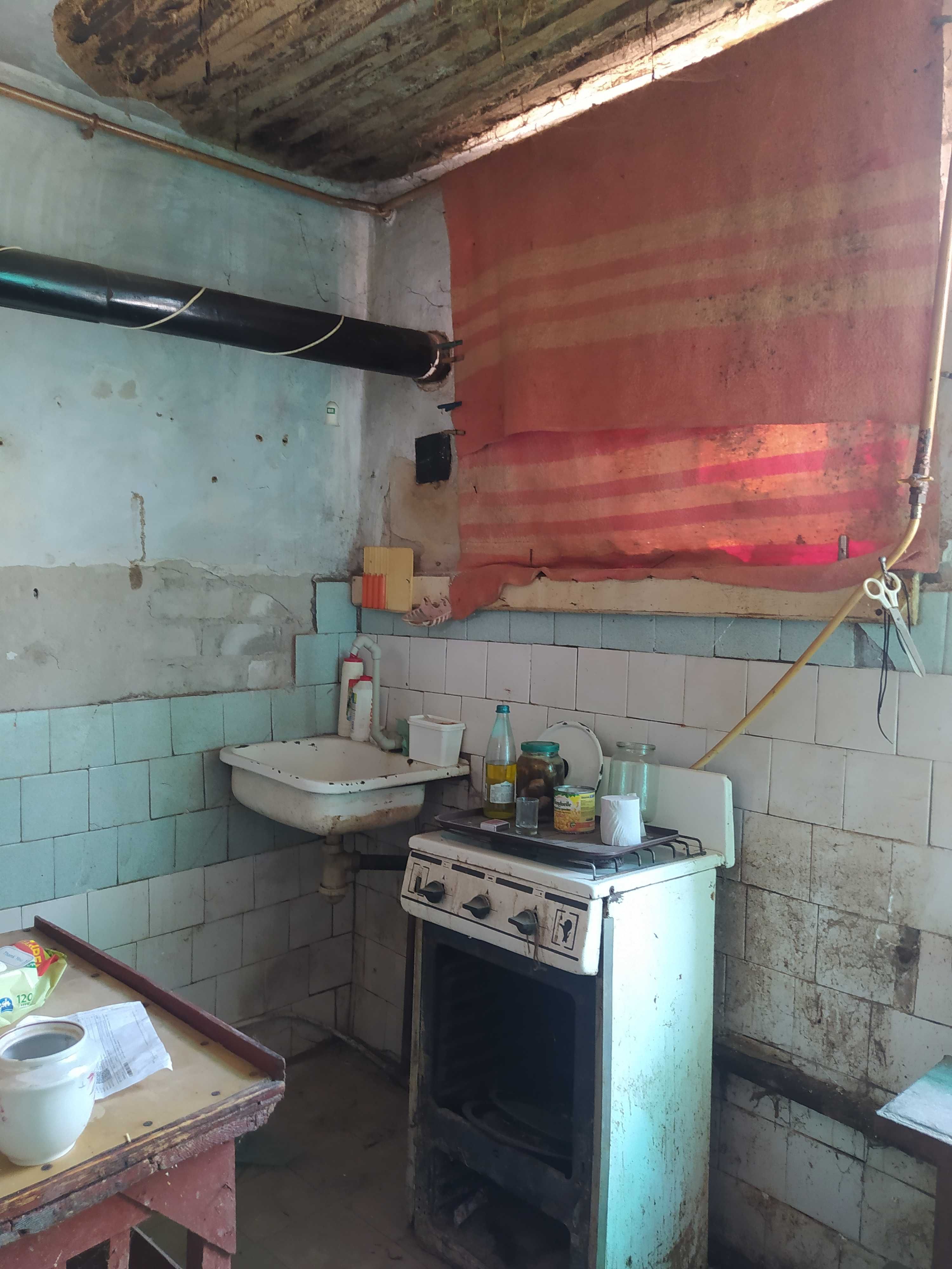 3 к. 1/2 цок этаж 33 кв ул.Скороходова-Левадовская, в/уд под капремонт