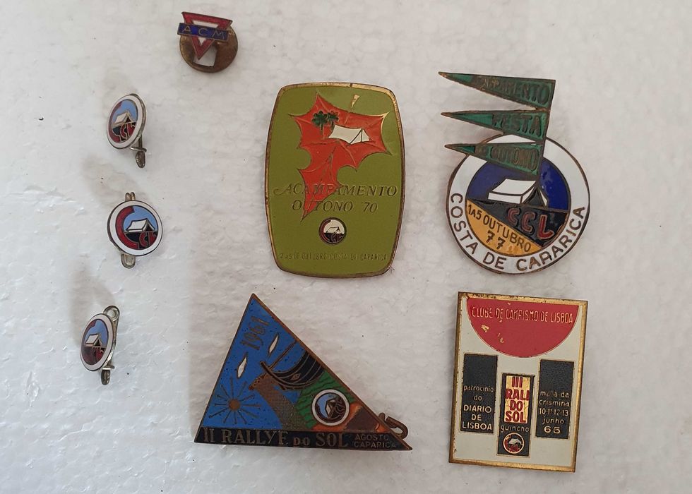PINs / Alfinetes / Crachás / Emblemas muito antigos, de Campistas, CCL