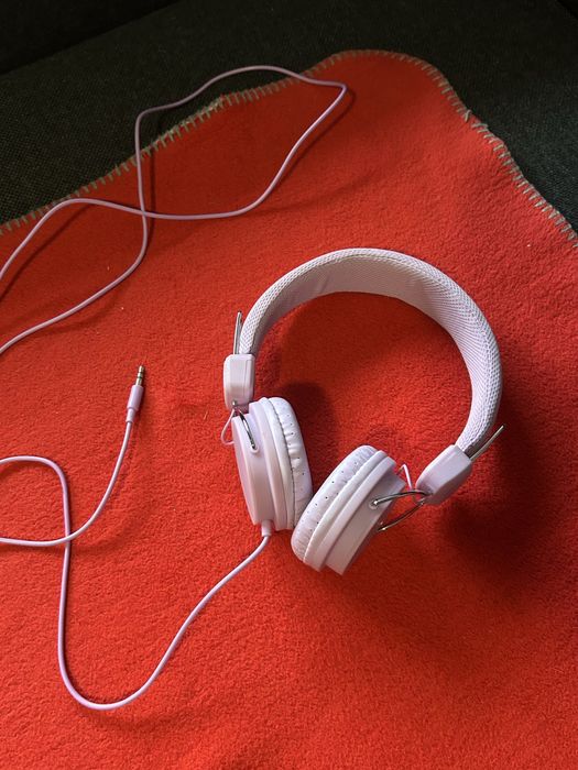 Sprzedam słuchawki , są jak nowe , wszystko działa