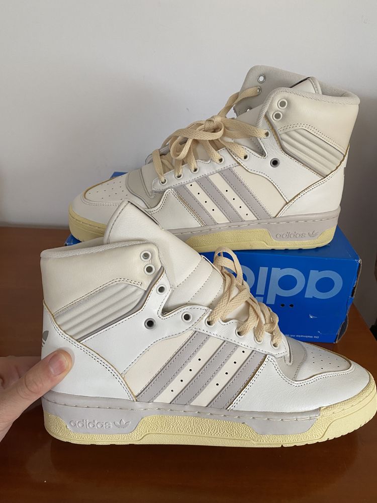 Tenis cano alto branco e amarelo adidas NOVOS