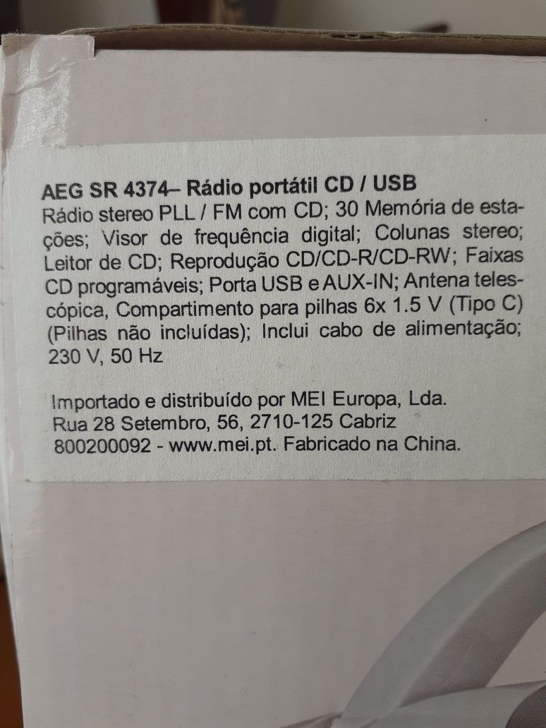 Rádio CD marca AEG
