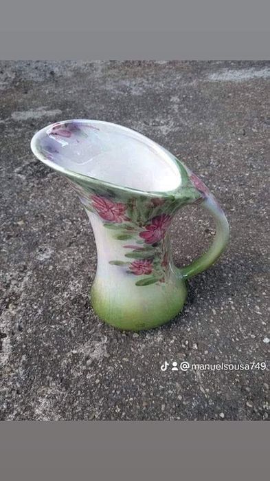 Vendo esta caneca muita bonita bom estado