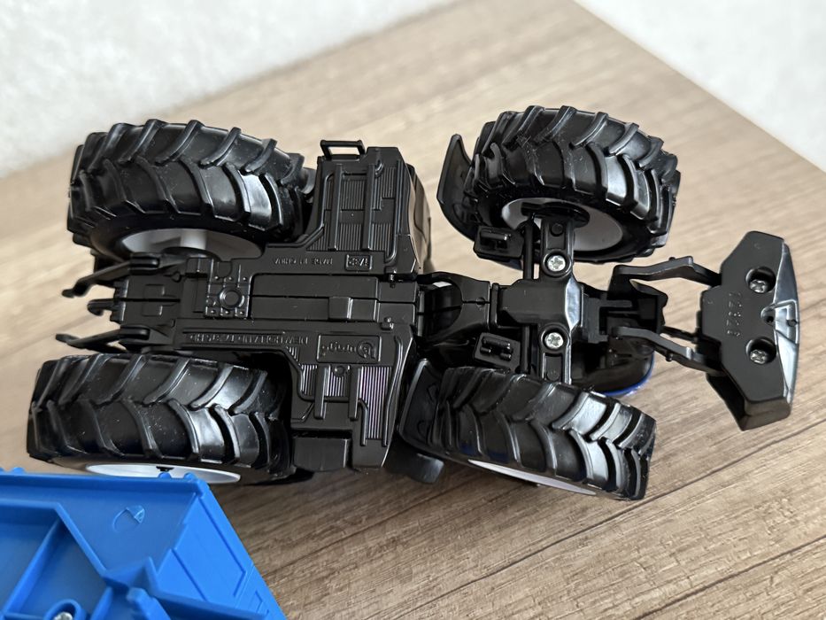 Іграшковий трактор з причепом та сіном Brugaro Farm