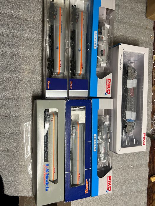 Lokomotywa EU43 i 6 cystern Orlen