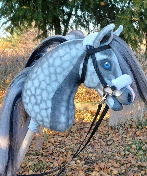 Siwy konik Hobby Horse A4 + sprzęt realistyczny
