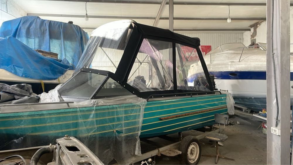 Пошив тентов для лодок  а так же перешивка сидений.