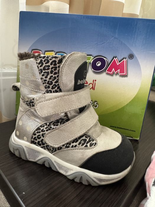 Продам шкіряні боти Bebetom на дівчинку.