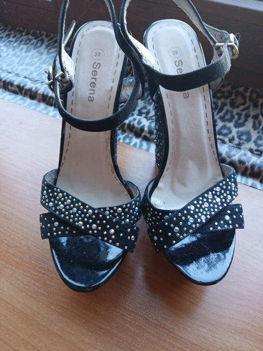 Продам новые кожаные женские туфли Zara