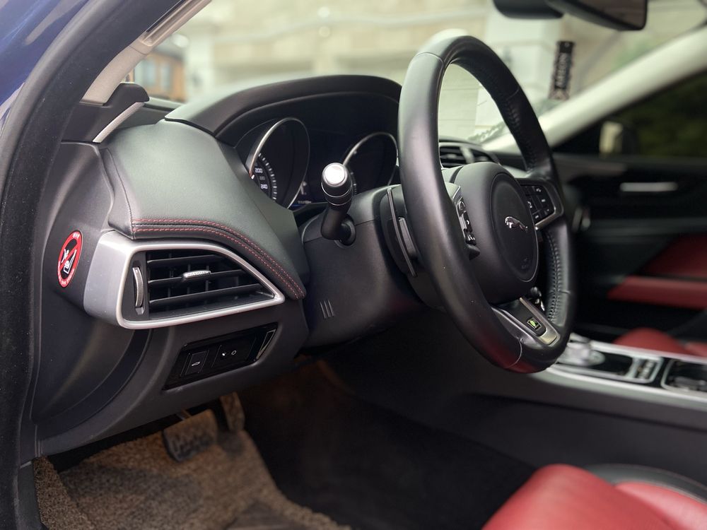 Jaguar XE 2015 R-sport