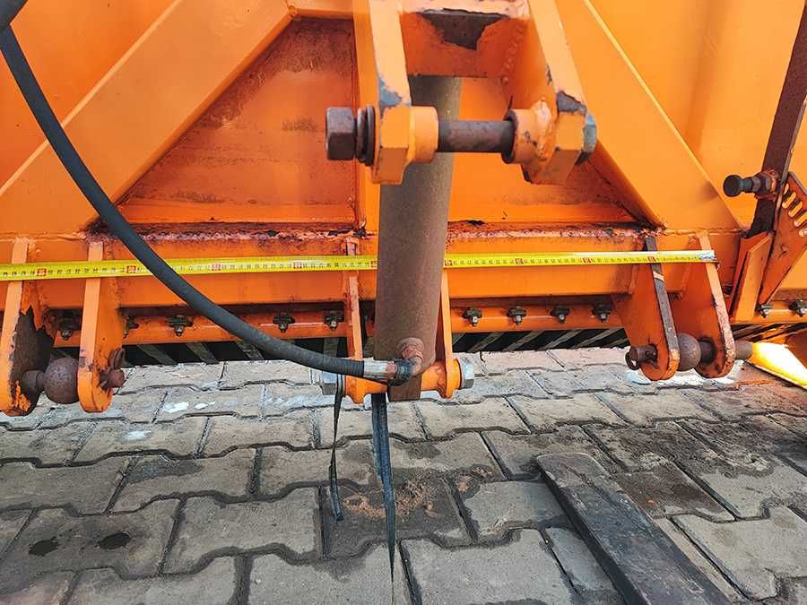 D.W. Tomlin PP700 posypywarka soli i piasku 700 L