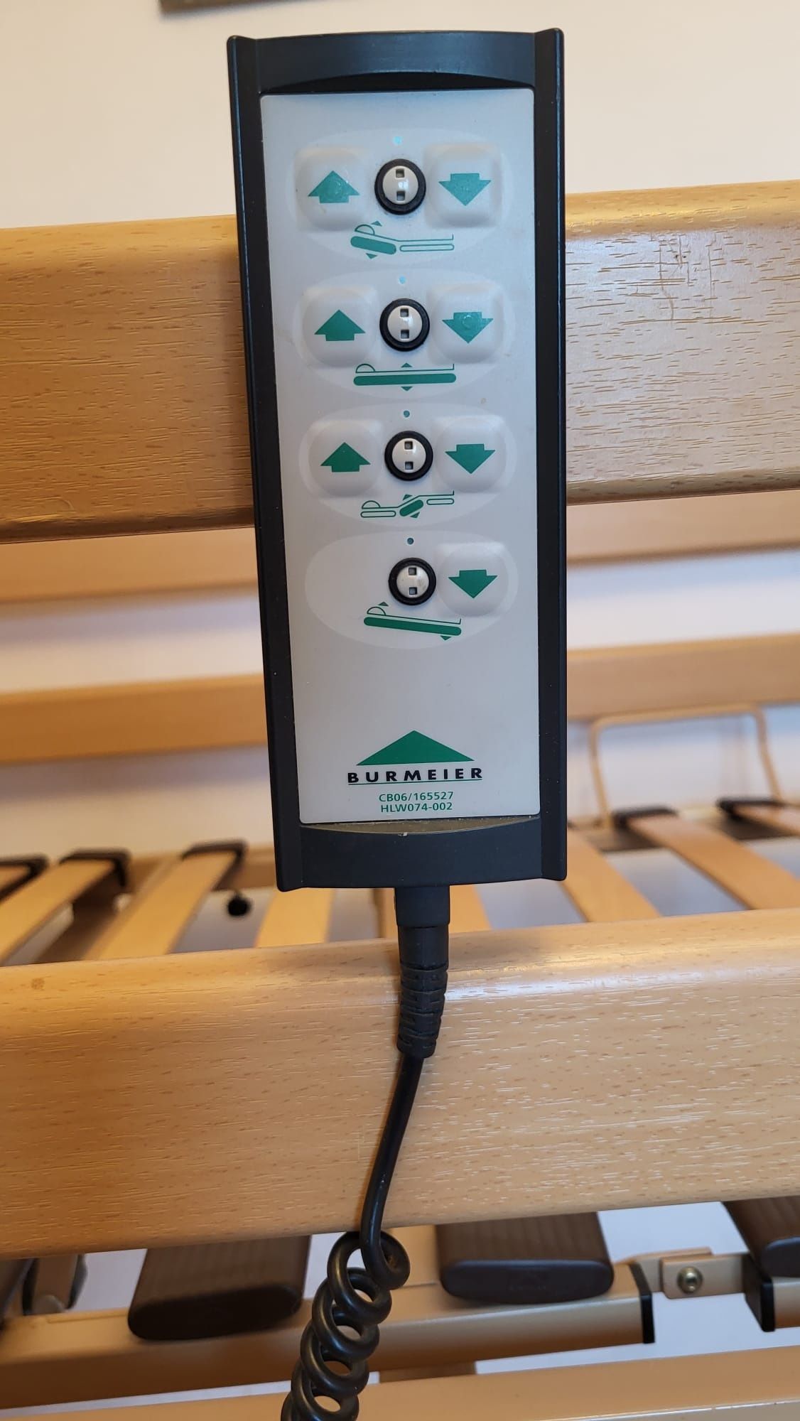 Łóżko rehabilitacyjne sterowane elektrycznie
