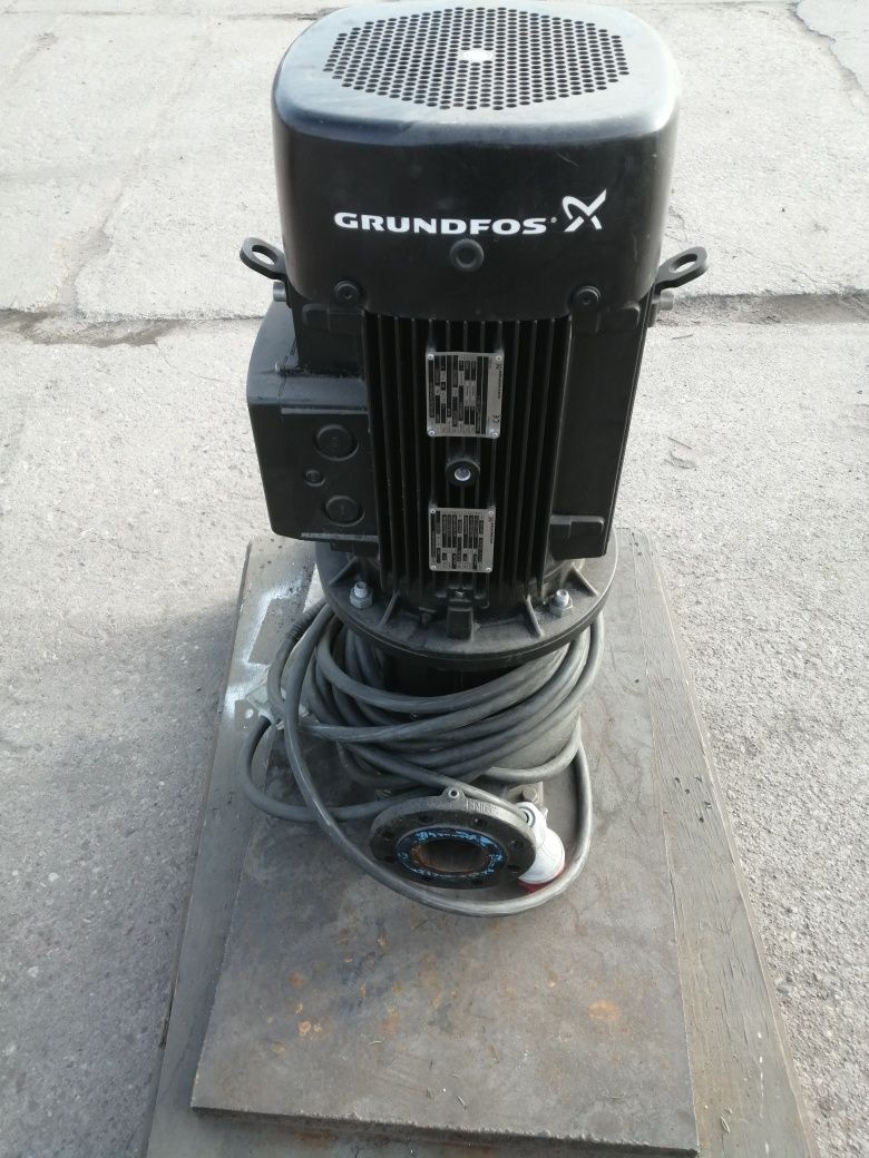 Pompa przerzutowa pionowa Grundtfos 18.5kv bardzo wydajna dn80