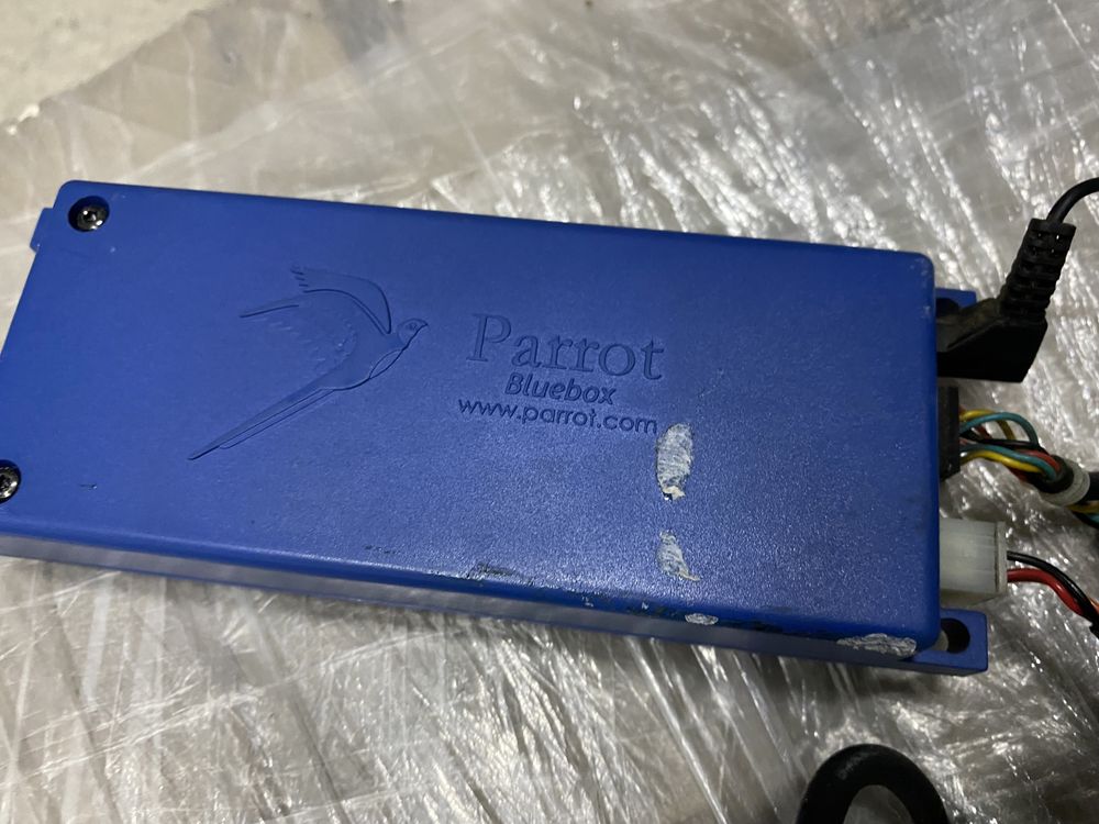 Parrot CK3000 EVO Bletooth AUX Handsfree для любого авто громкая связь