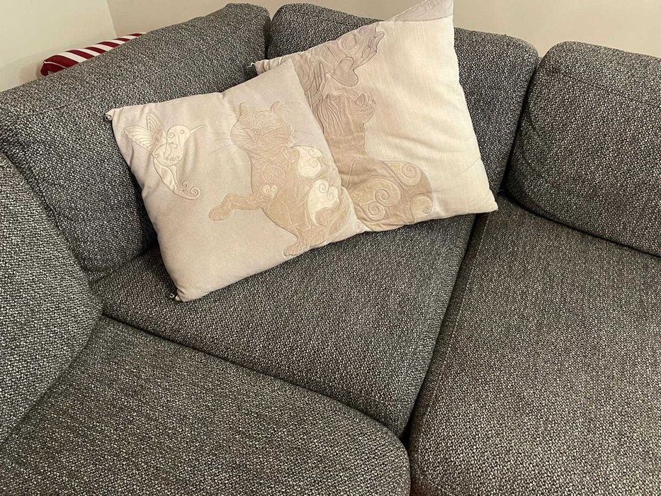 Sofá com chaise longue da BoConcept, design escandinavo