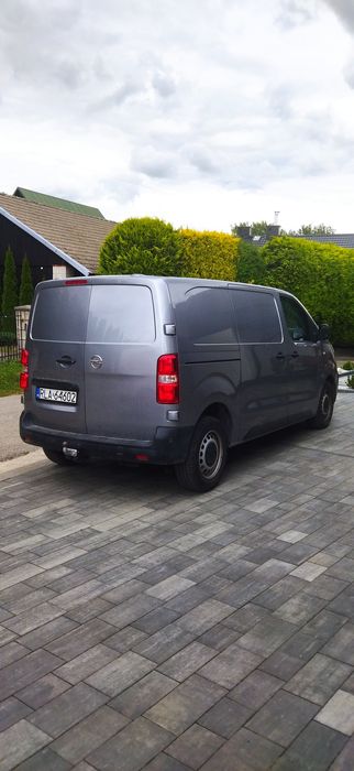 Samochód towarowy, dostawczy Opel Vivaro niski przebieg.