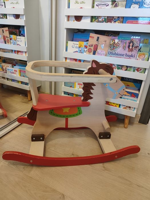 Koń drewniany na biegunach