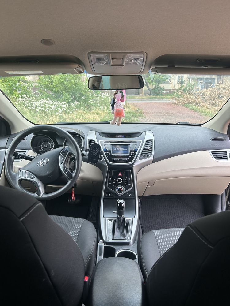 Hyundai Elantra 2013 року