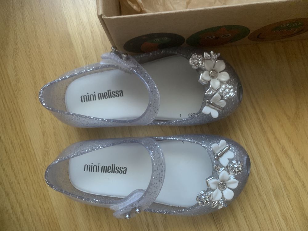 Mini Melissa ultragirl tamanho 22 / 23 Novas