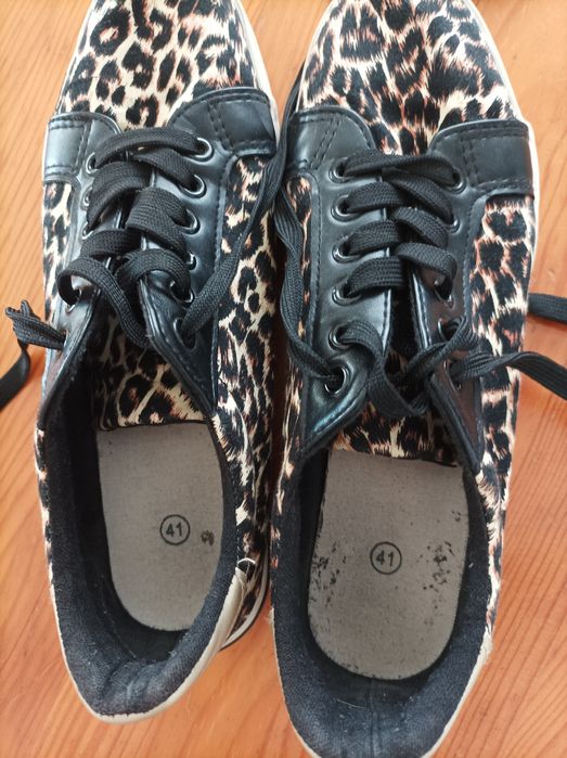 Sapatilhas senhora usadas