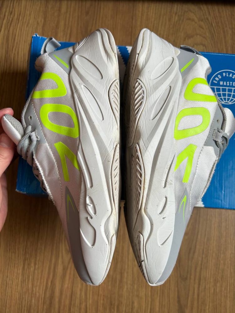 Кросівки Adidas Yeezy 700